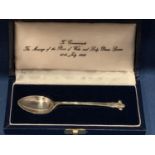 SILVER HALLMARKED COMMEMORATIVE CASED SPOON FOR THE MARRIAGE OF THE PRINCE OF WALES AND LADY DIANA