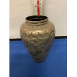 A PERSIAN WHITE METAL, POSSIBLY SILVER, VASE, MARKED TO BASE, HEIGHT 12 CM