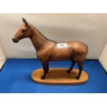 A BESWICK CONNOISSEUR MODEL OF ARKLE , CHAMPION STEEPLE CHASER MATT BROWN ON A WOODEN PLINTH STAMPED