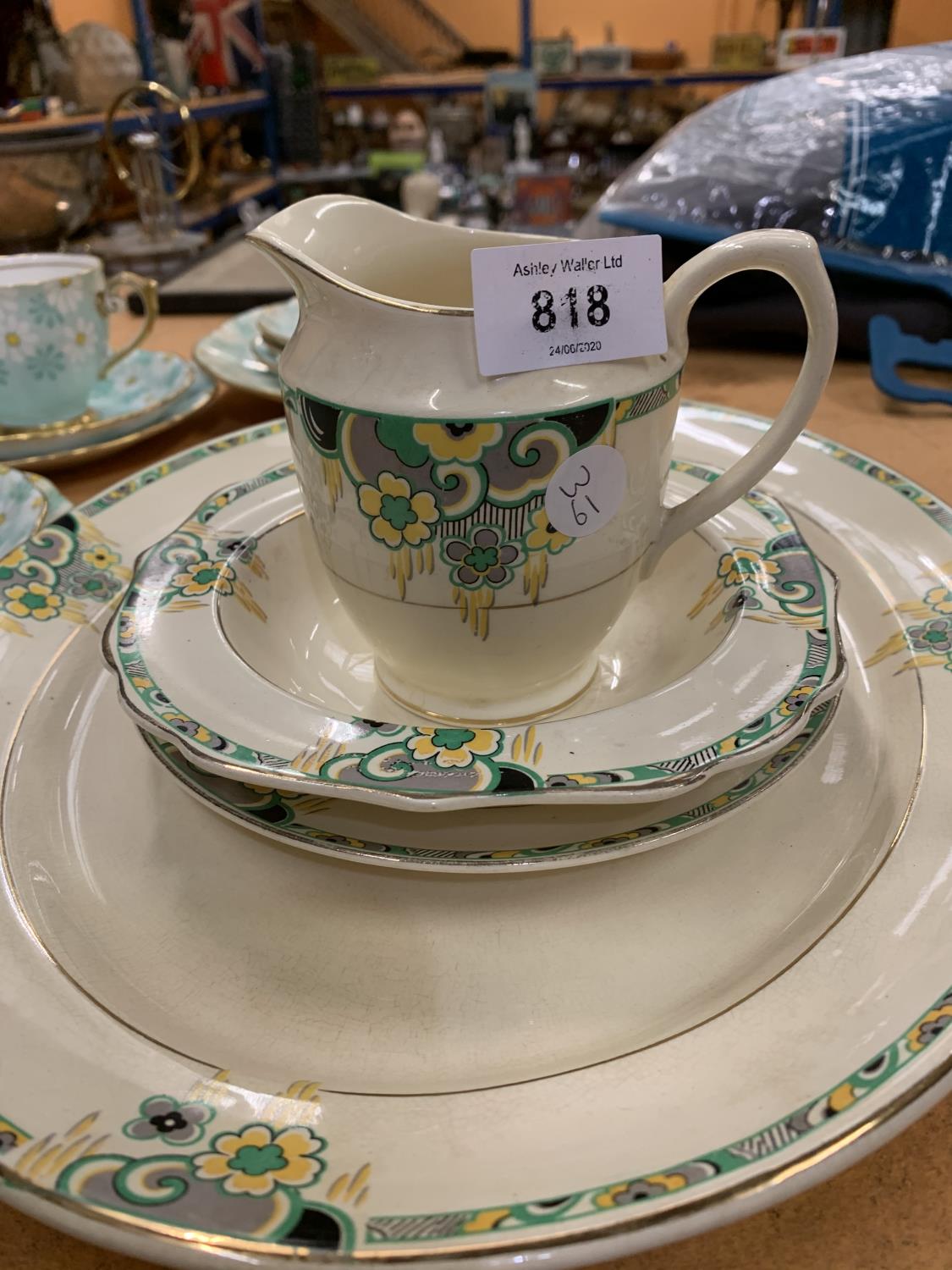TWO PART SETS TO INCLUDE A DAISY PATTERN AND A DECO STYLE PLATE JUG AND TWO BOWLS - Image 3 of 3