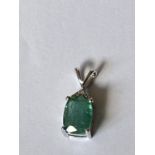 A 9 CARAT WHITE GOLD, DIAMOND AND EMERALD PENDANT (0.03 CARAT)