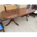 AN ARIGHI BIANCHI REGENCY STYLE MAHOGANY DINING TABLE