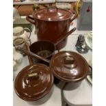 A LARGE ENAMEL COOKING POT WITH LID, TWO JUDGEWARE PANS WITH LIDS AND A FURTHER PAN