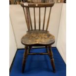 A VICTORIAN WOODEN SPINDLE BACK CHILDS CHAIR