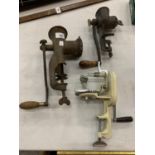 THREE VINTAGE ITEMS TO INCLUDE A PEELER, A KENRICK MINCER AND A SIDDONS MINCER