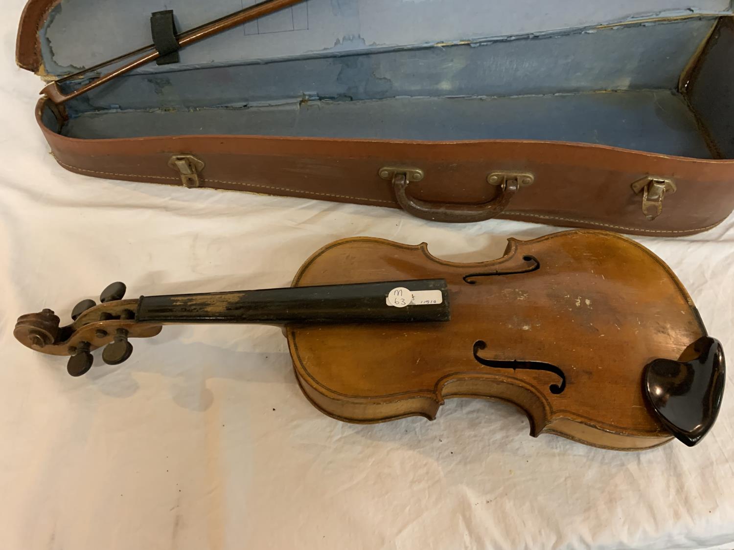 A CASED VIOLIN WITH BOW NO STRINGS - Image 2 of 5