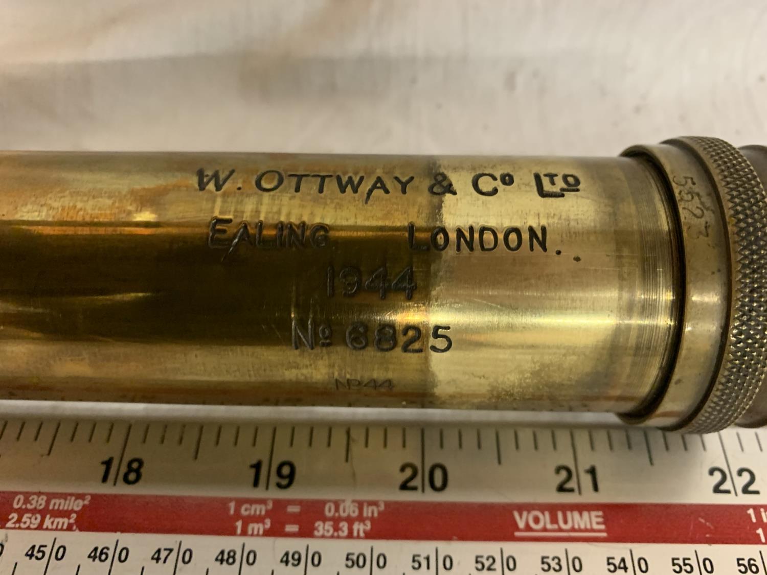 A 'W OTTWAY AND CO LTD' EALING LONDON 1944 NO. 6825 TELESCOPE - Image 4 of 5