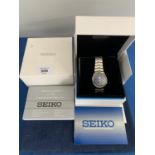GENTS SEIKO 5 AUTOMATIC STAINLESS STEEL BRACELET WATCH, BLUE DIAL WITH DATE DISPLAY, BOXED