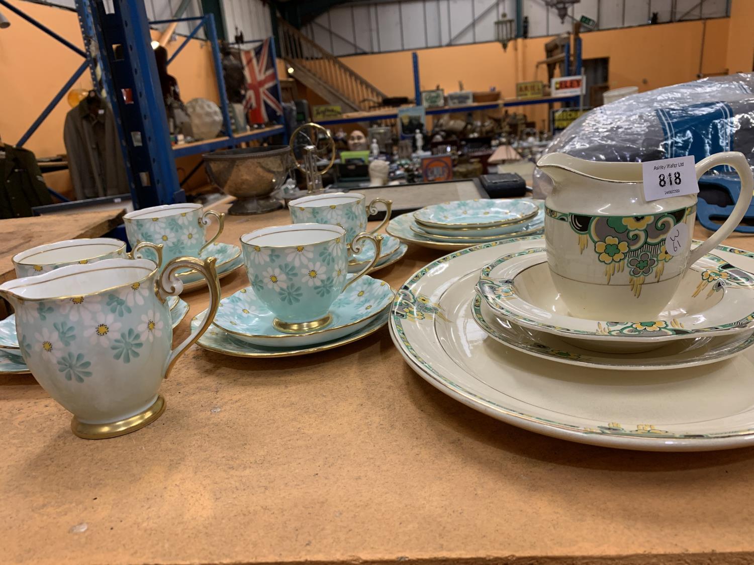 TWO PART SETS TO INCLUDE A DAISY PATTERN AND A DECO STYLE PLATE JUG AND TWO BOWLS