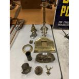 A COLLECTI0N OF BRASS ITEMS TO INCLUDE A BELL, A PADLOCK, CANDLESTICK, CLOCKS ETC