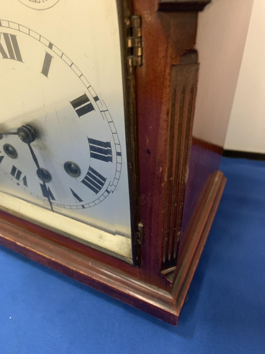 A GERMAN WURTENBURG MAHOGANY CASED WESTMINSTER CHIMING BRACKET CLOCK WITH FAST SLOW DIAL AND CHIME - Image 8 of 8