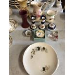 A COLLECTION OF VARIOUS CERAMICS AND GLASSWARE TO INCLUDE, JUGS, CANDLESTICK HOLDERS, ROYAL