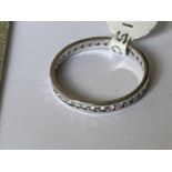 A 9 CARAT WHITE GOLD RING ENCIRCLED WITH DIAMONDS (0.9 CARAT) - RING SIZE R+