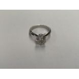 A 1.76 CARAT DIAMOND 18CT WHITE GOLD RING, WEIGHT 4.6 GRAMS