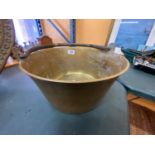 A LARGE VINTAGE BRASS JAM PAN