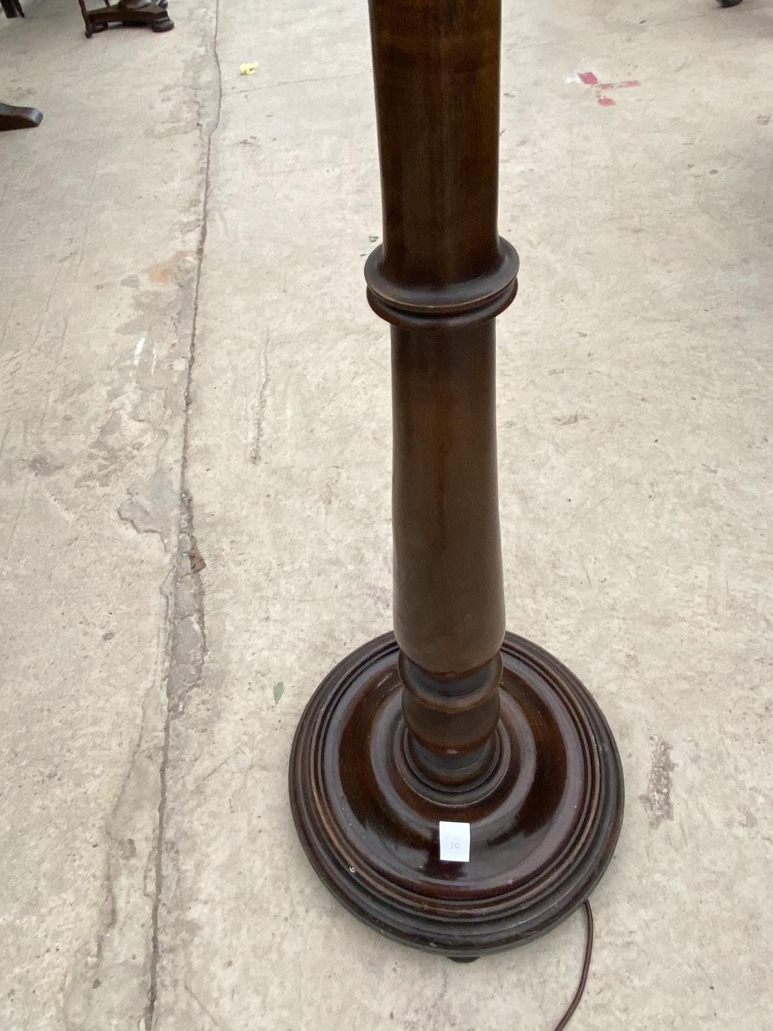 A TURNED MAHOGANY STANDARD LAMP - Image 3 of 3