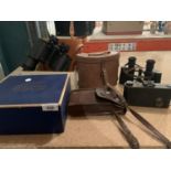 TWO PAIRS OF BINOCULARS TO INCLUDE BOXED ZENITH AND VINTAGE CAMERA