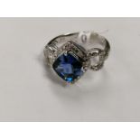 A 9CT WHITE GOLD DIAMOND AND BLUE STONE CLUSTER RING, INSURANCE VALUE £2050.00
