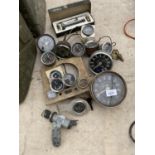 A LARGE QUANTITY OF VINTAGE AUTO CLOCKS, GAUGES AND GAUGES INCLUDING JAEGAR