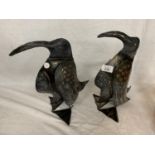 A PAIR OF METAL VINTAGE STYLE EMPEROR PENGUIN MODELS 33CM HEIGHT