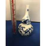 BLUE AND WHITE DOUBLE GOURD VASE WITH FISHERMAN COASTAL SCENE, EARLY 20TH CENTURY 19 CM