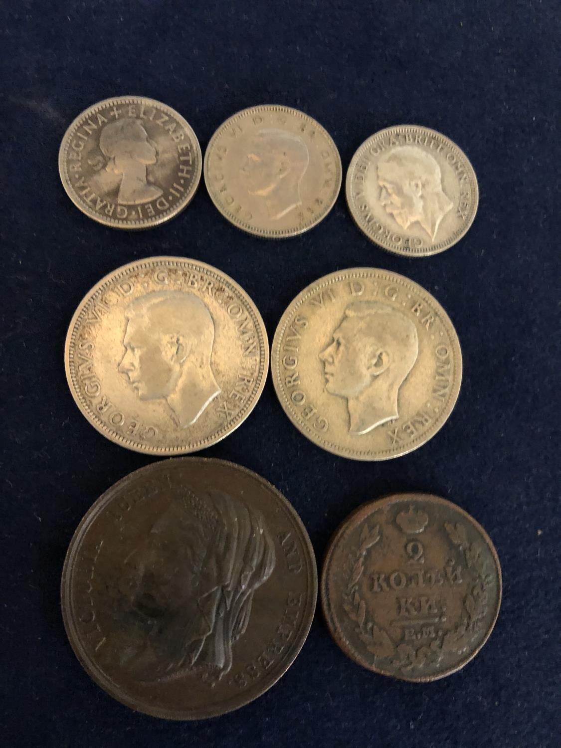 SEVEN OLD COINS TO INCLUDE QUEEN VICTORIA'S JUBILEE COMMEMORATIVE COIN, HALF CROWN, ONE SHILLING ETC - Image 2 of 2