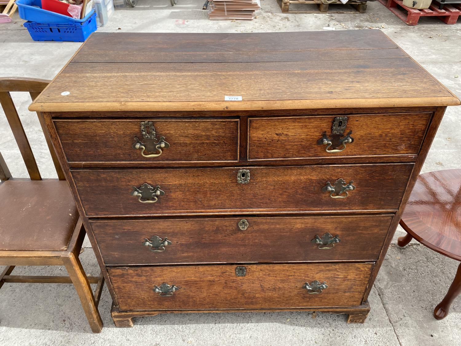A VICTORIAN OAK CHEST OF TWO SHORT AND TWO LONG DRAWERS