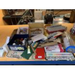 A LARGE COLLECTION OF ARTIST ITEMS TO INCLUDE BRUSHES, PAINTS AND A SPEED ENGRAVER ETC