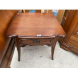 A MAHOGANY SIDE TABLE WITH SINGLE DRAWER