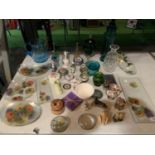 A LARGE COLLECTION OF CERAMICS AND GLASSWARE