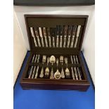 AN ARTHUR PRICE KINGS DESIGN 100 PIECE MAHOGANY CASED 12 SETTING CANTEEN OF CUTLERY (COMPLETE)