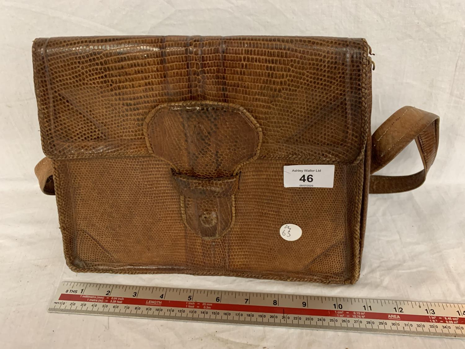 A 1950'S LEATHER SNAKE SKIN BAG