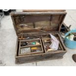 A VINTAGE JOINER'S CHEST AND NUMEROUS TOOL CONTENTS