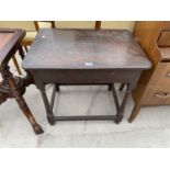 A GEORGIAN MAHOGANY SIDE TABLE WITH SINGLE DRAWER