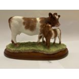 A BORDER FINE ARTS SHORTHORN COW AND CALF ON WOODEN PLINTH
