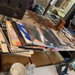 A LARGE COLLECTION OF RECORDS TO INCLUDE SINATRA, DOMINGO AND VARIOUS SINGLES