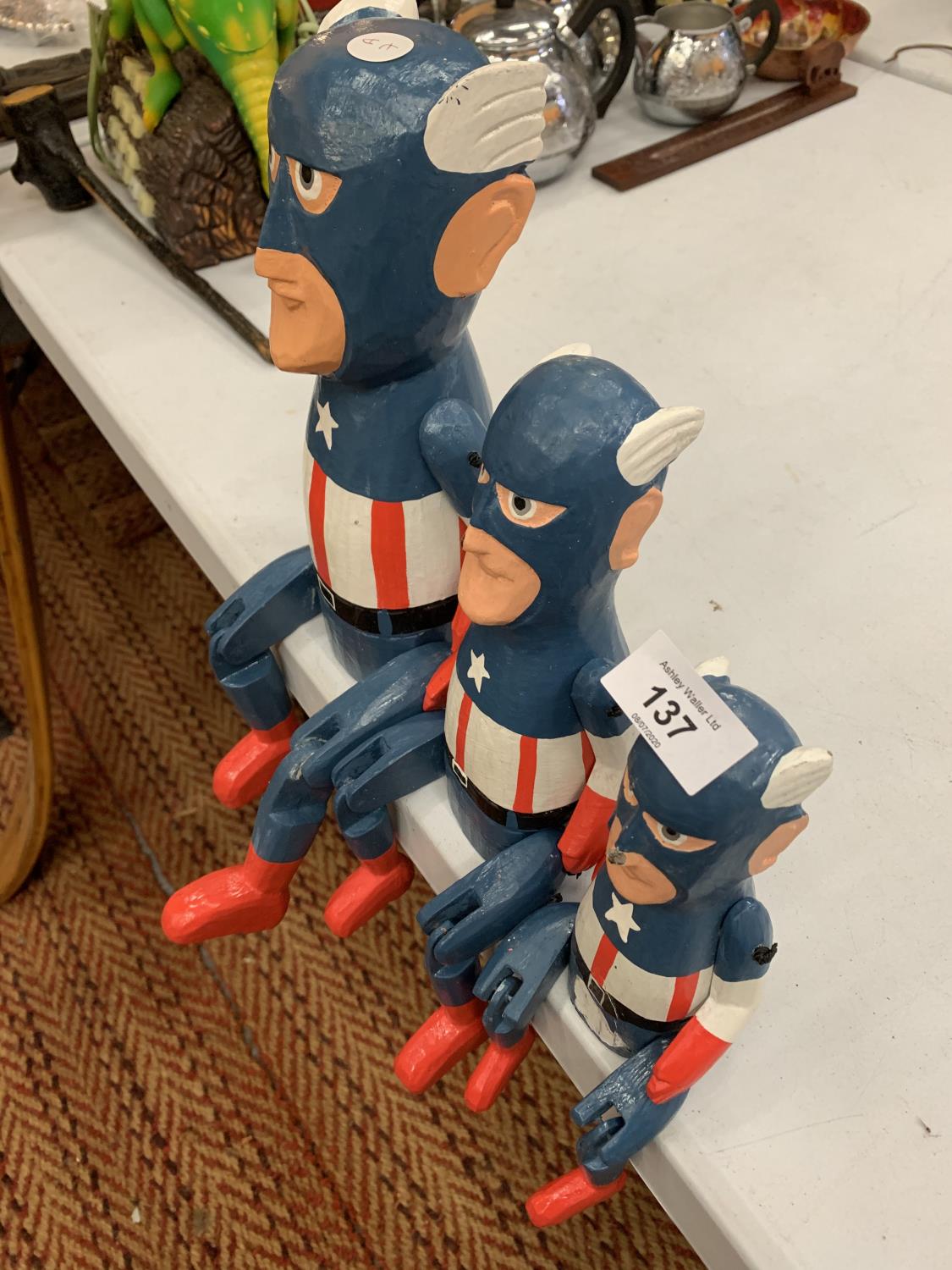 A GRADUATED SET OF THREE VINTAGE STYLE CAPTAIN AMERICA PUPPETS - Image 2 of 2