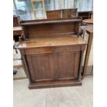 AN OAK SIDEBOARD WITH BARLEY TWIST COLUMNS, TWO DOORS, TWO DRAWERS AND SPLASHBACK - WITH KEY