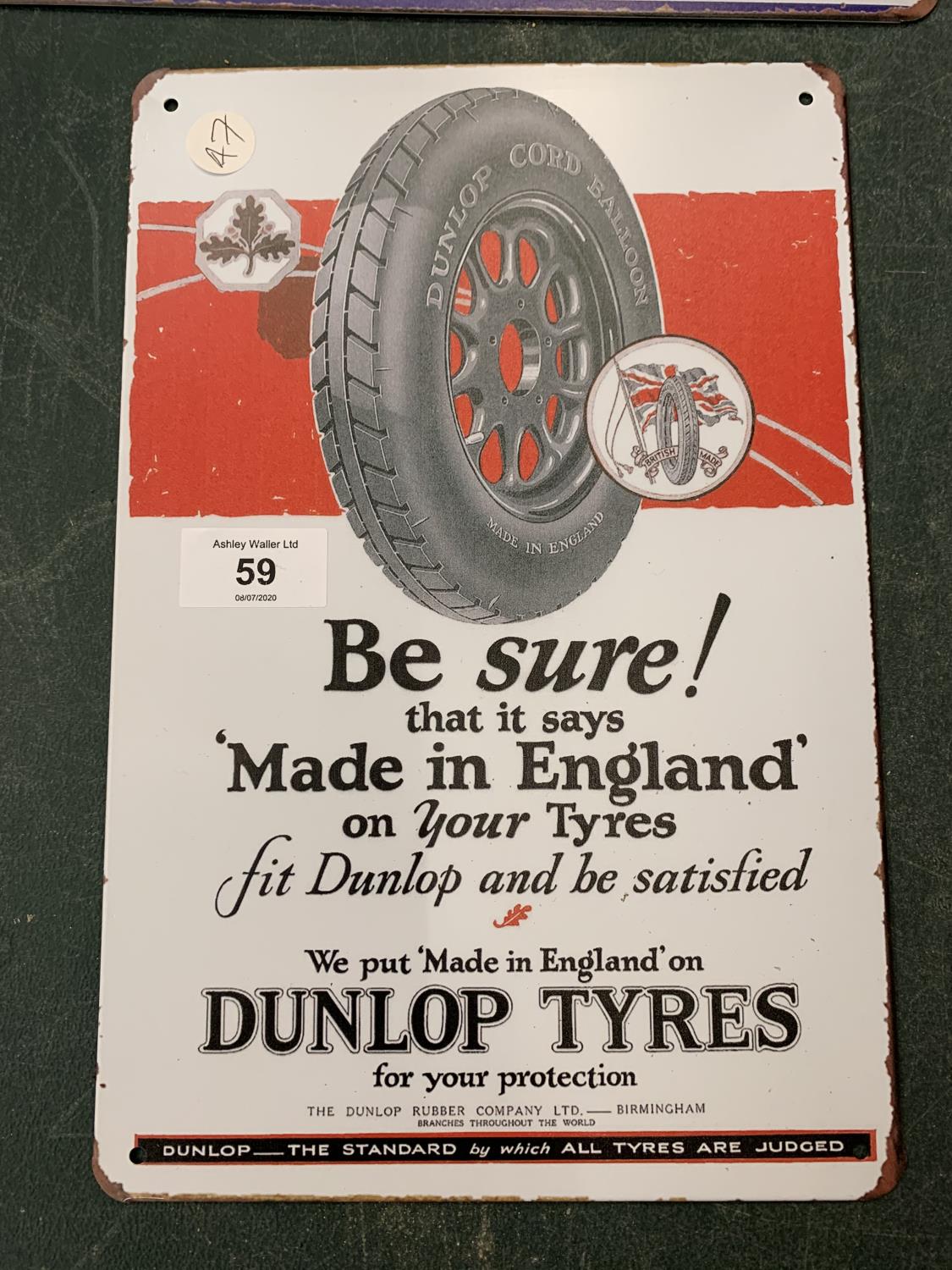 A VINTAGE STYLE DUNLOP TYRES TIN METAL GARAGE SIGN 30 X 20CM