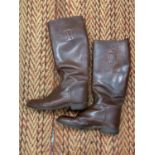 A PAIR OF BROWN LEATHER RIDING BOOTS