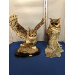 SEATED OWL MATTE FIGURE BY 'THE LEONARDO COLLECTION' AND A RESIN OWL IN FLIGHT FIGURE ON WOODEN