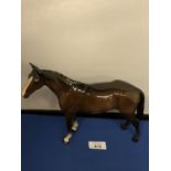 A BESWICK GLOSS BAY HORSE FIGURE LARGE, 19.5 CM