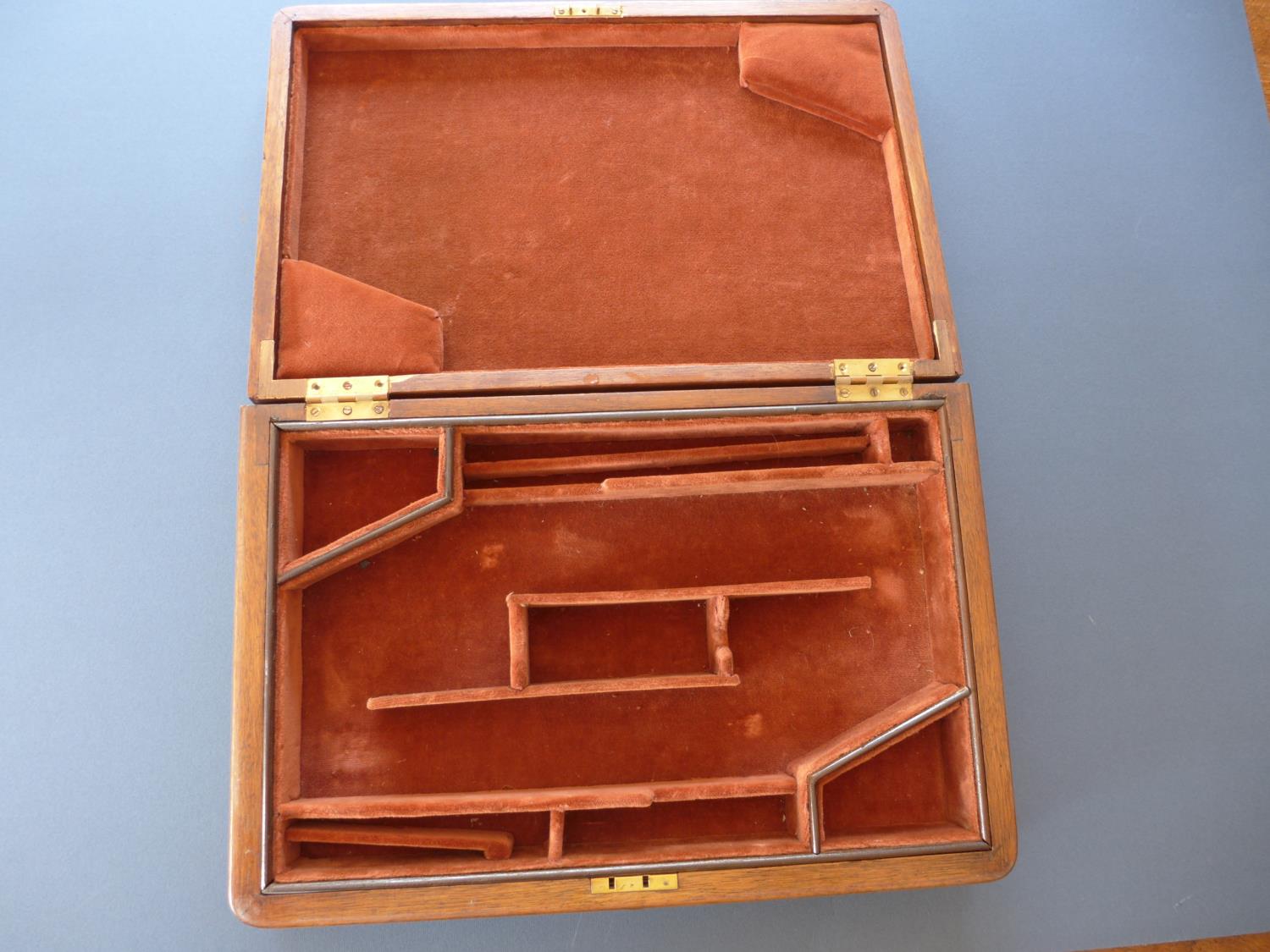 A LARGE OAK PISTOL BOX WITH FITTED INTERIOR FOR TWO PISTOLS - 47 CM X 31 CM