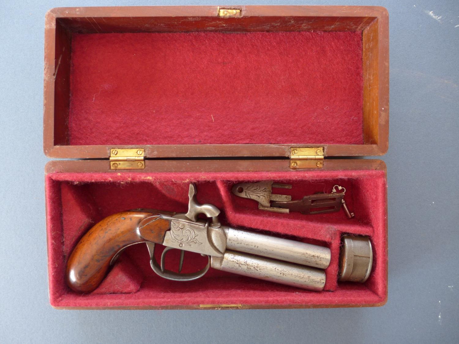 A LIEGE OVER AND UNDER PERCUSSION CAP PISTOL - 8 CM BARREL IN A FITTED MAHOGANY CASE