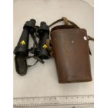 A PAIR OF BARR AND STROUD MILITARY BINOCULARS COMPLETE WITH LEATHER CASE