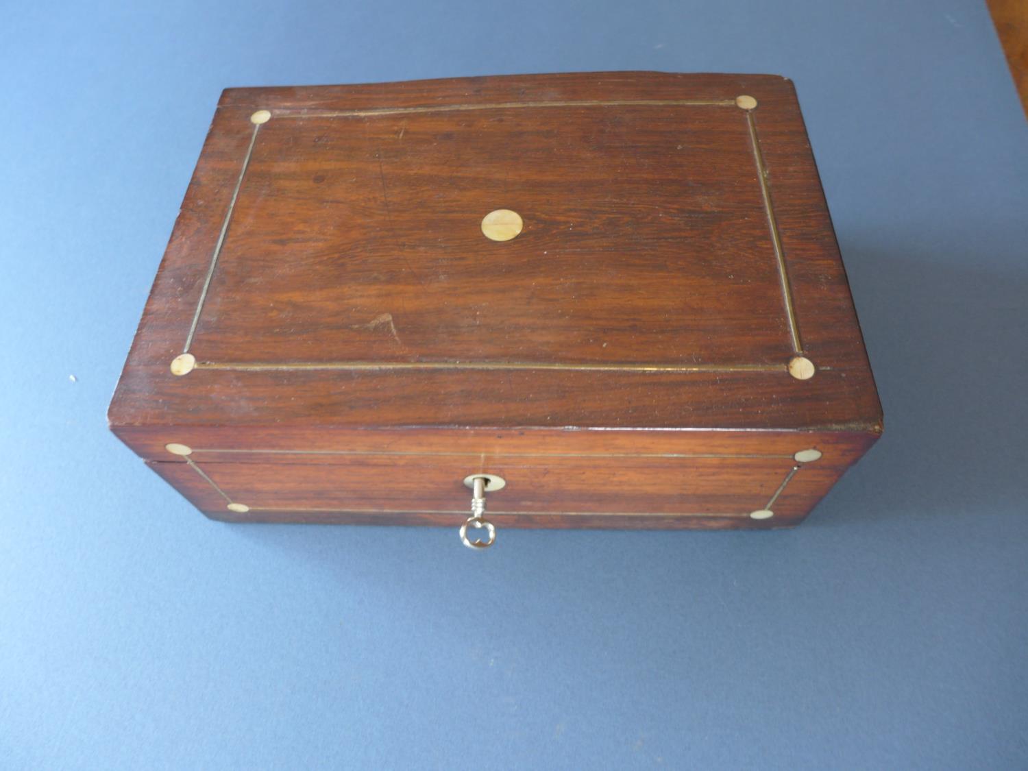 A ROSEWOOD VENEERED BOX WITH FITTED INTERIOR - Image 2 of 3