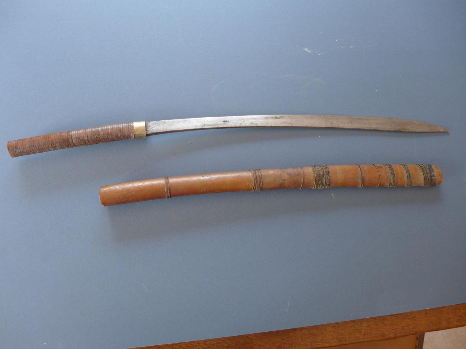 A BURMESE DHA SWORD AND SCABBARD - 57 CM BLADE