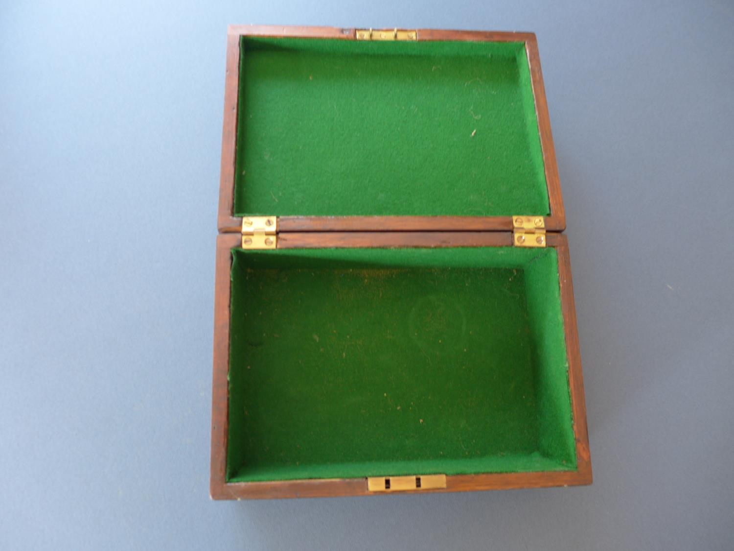 A ROSEWOOD VENEERED BOX - Image 3 of 3