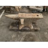 A VINTAGE ANVIL ** BUYER TO COLLECT FROM WEST CHESHIRE WA7 3ED **