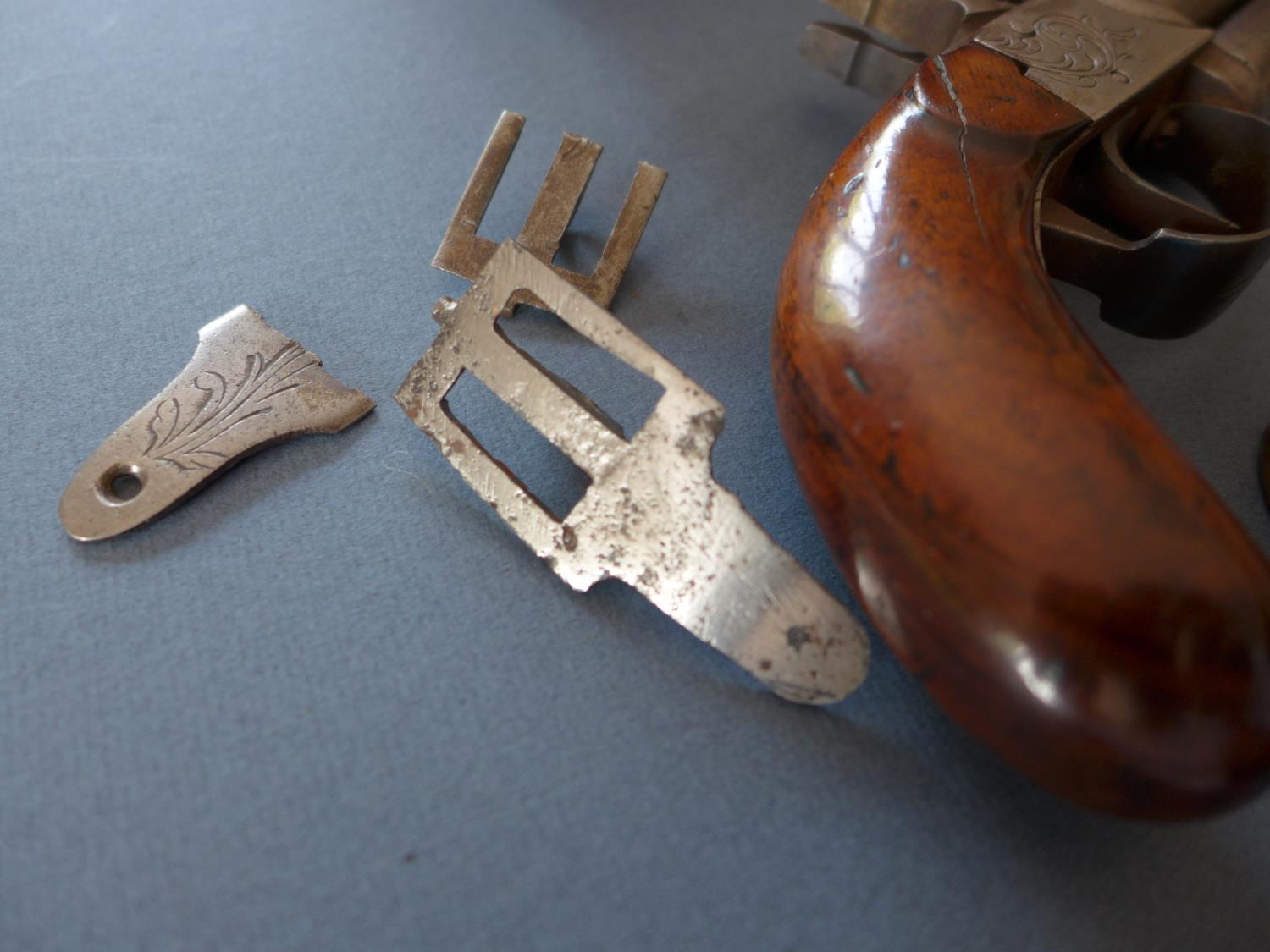 A LIEGE OVER AND UNDER PERCUSSION CAP PISTOL - 8 CM BARREL IN A FITTED MAHOGANY CASE - Image 2 of 8